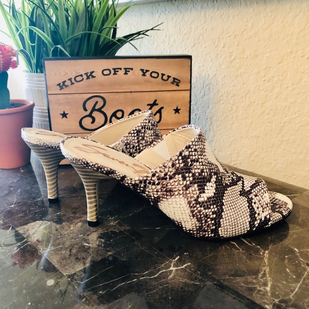 NEW  Snakeskin Mule by Seven7 - Brand new